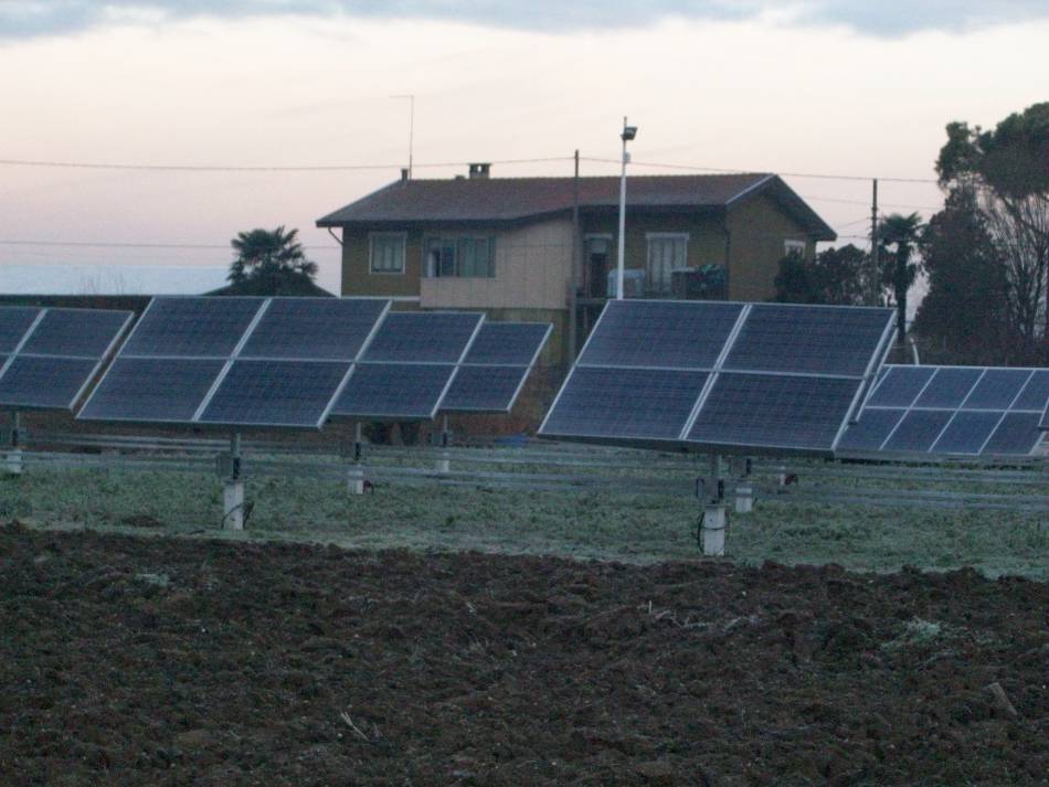 Sistema ad inseguimento biassiale controllo tramite plc Siemens con calcolo della posizione solare e algoritmo di inseguimento con feedback della posizione